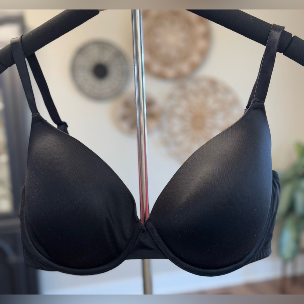 PINK Victoria's Secret Wear Everywhere T-Shirt Bra in Black Size 36DD
